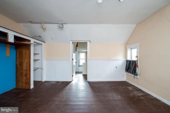 Building Photo - 121 W Arch St