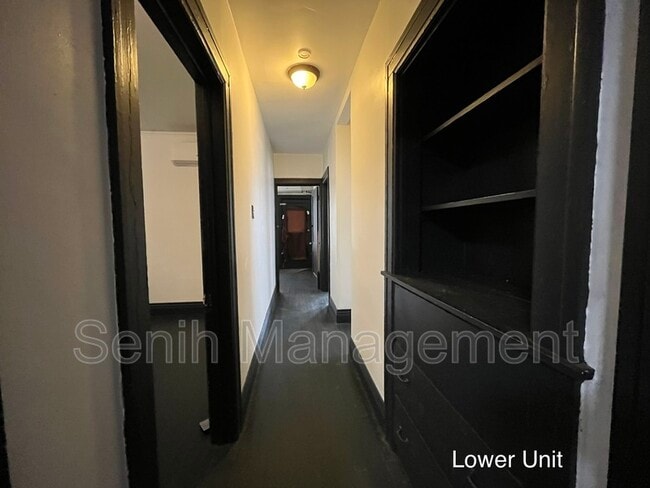 Building Photo - 2475 Gladstone St