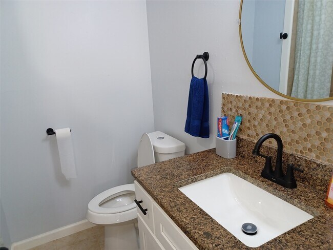 Building Photo - 5815 Schevers St