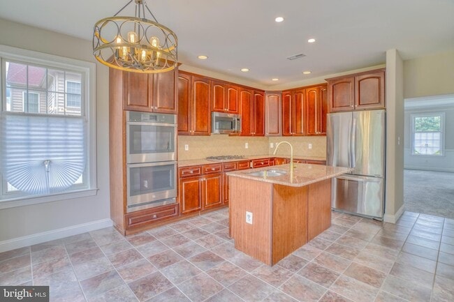 Building Photo - 9902 Player Dr