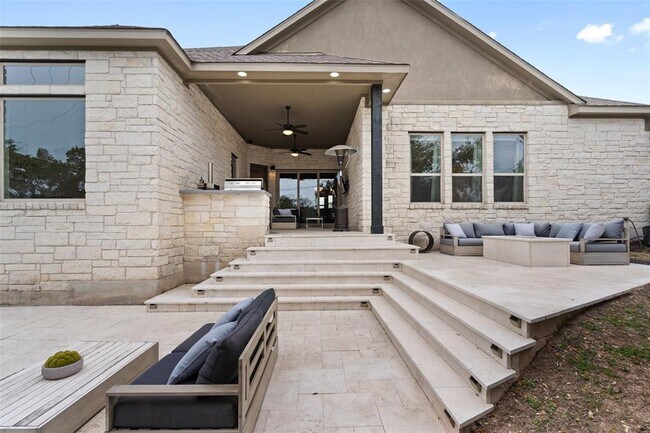 Building Photo - 216 Vista Village Cove