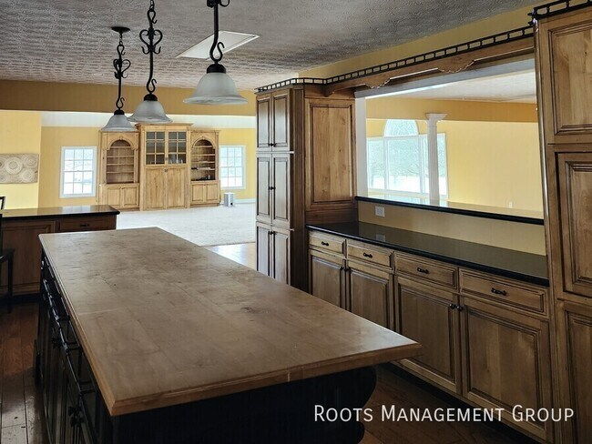 Building Photo - 387 Webster Rd