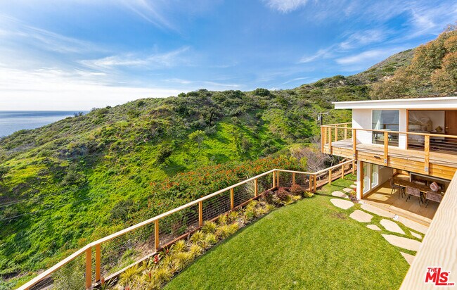 Building Photo - 20762 Rockpoint Way