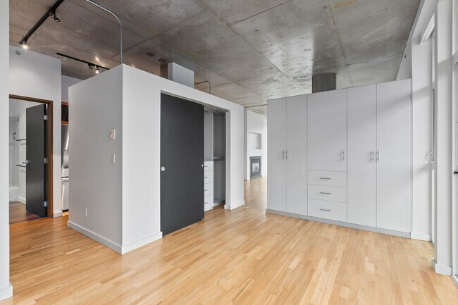 Building Photo - 1bd/1ba Seattle Condo