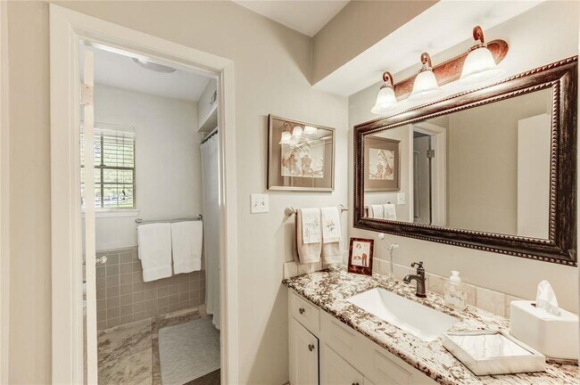 Building Photo - 2602 Briarbrook Dr