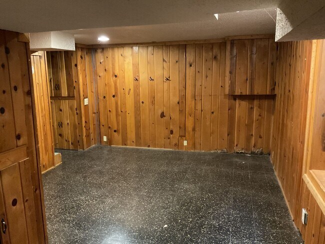 Building Photo - 708-710 1st Ave S