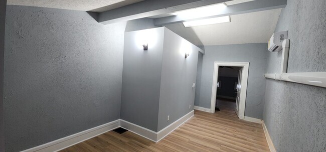 Building Photo - 414 Dayton St