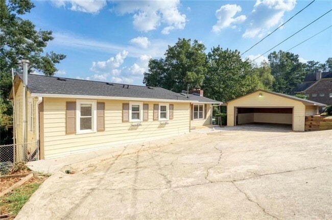 Building Photo - 6163 Lake Lanier Heights Rd