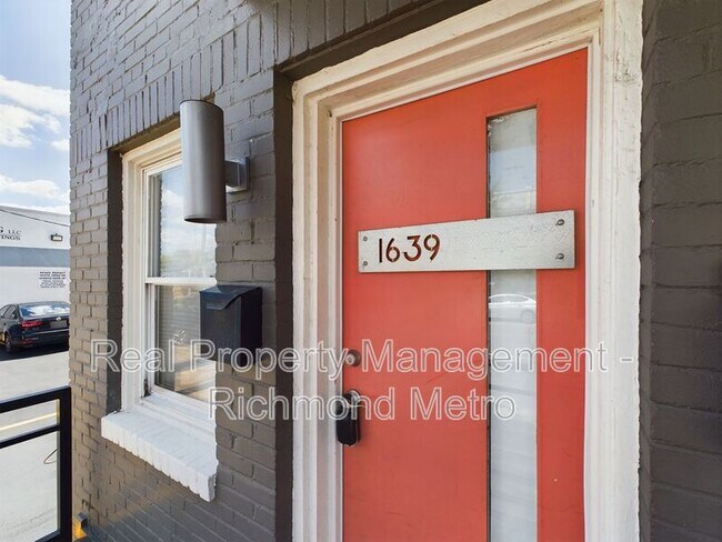 Building Photo - 1639 W Cary St