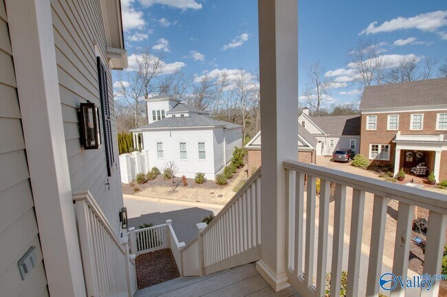 Building Photo - 32 Hillcrest Ave NW