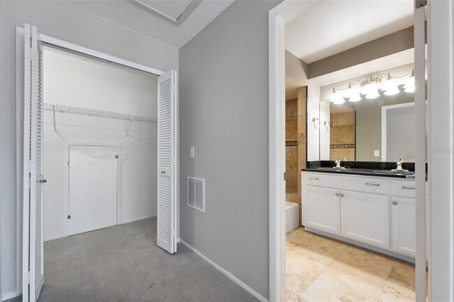 Building Photo - 428 E Klosterman Rd