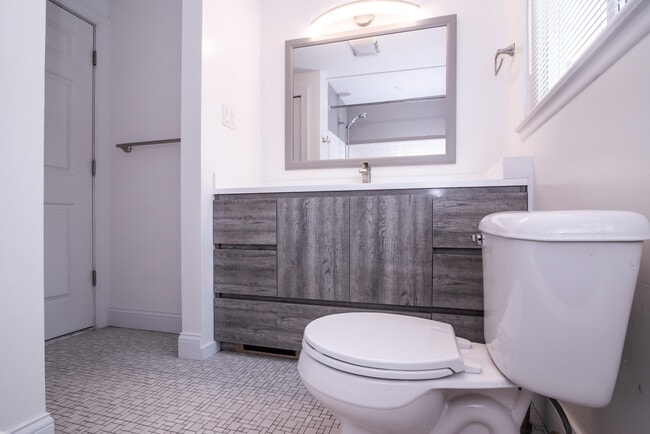 Building Photo - 40611 W 10 Mile Rd