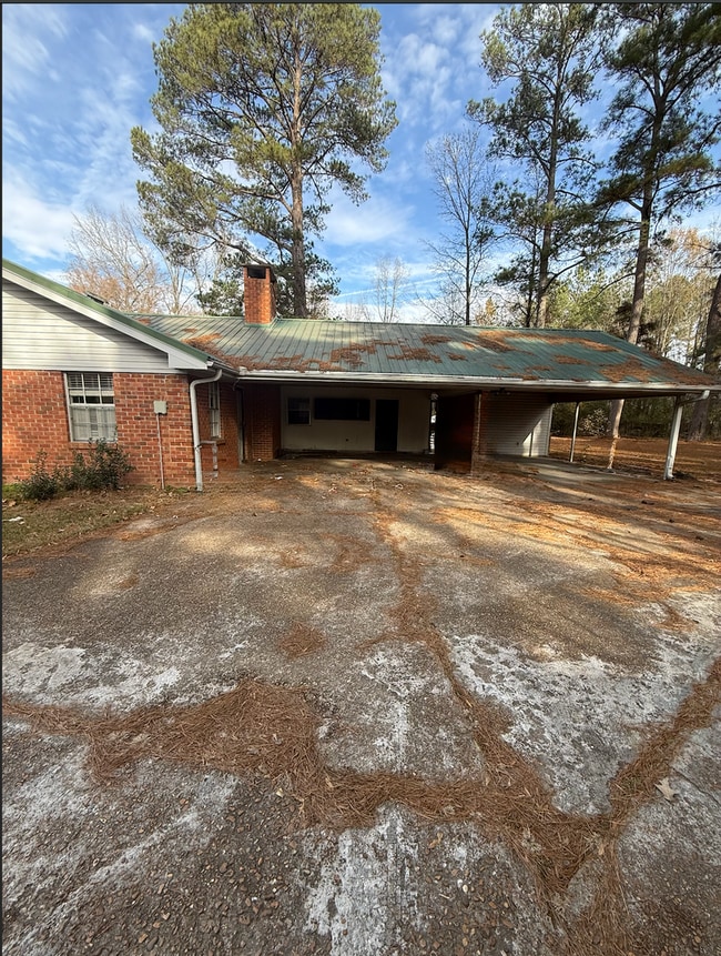 Building Photo - 3 bedroom 2 bath home located in quiet neighborhood