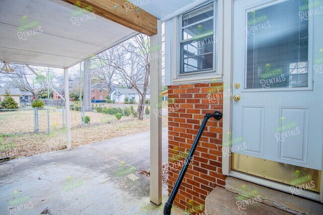 Building Photo - Pre-lease charming 3 bed 1.5 bath in Shandon!
