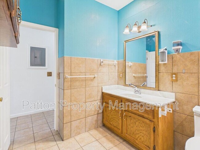 Building Photo - 745 N Aldredge St