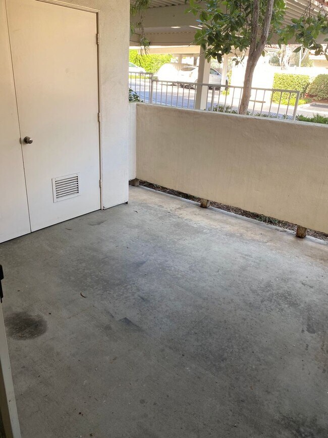 Building Photo - 2 Bed/2 Bath Condo in Martinique Complex -...