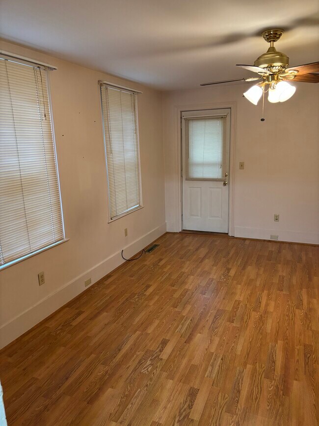 Building Photo - 222 W 4th St