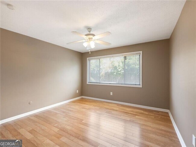 Building Photo - 115 Biscayne Dr NW