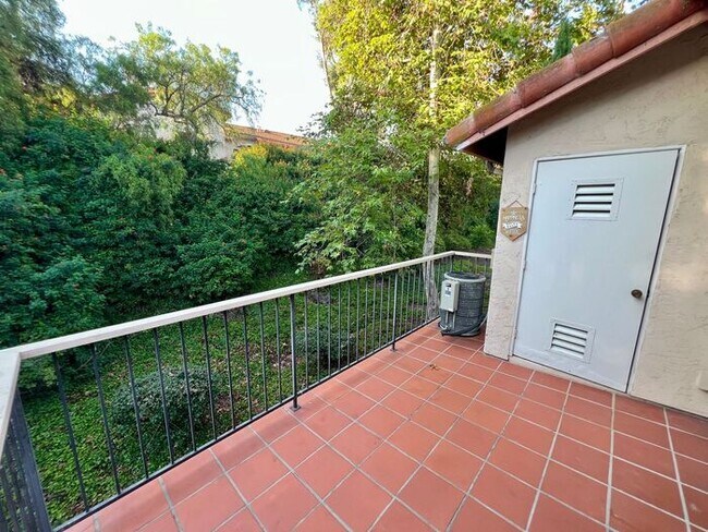 Building Photo - Beautiful 3-Bedroom Condo in Villas at Cal...