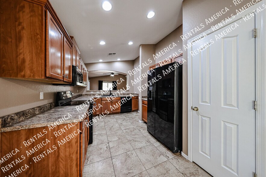 Building Photo - 36322 W Alhambra St