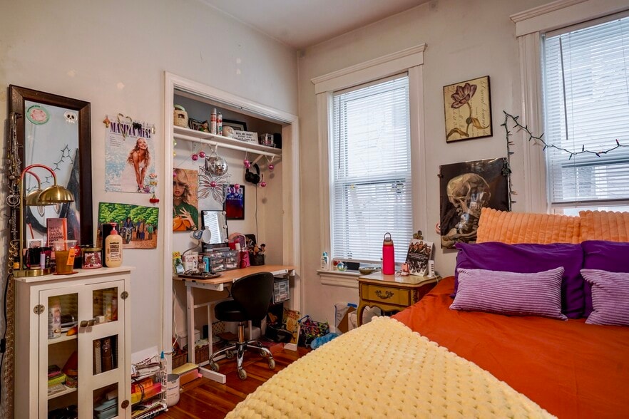 Building Photo - 108 Hillside St