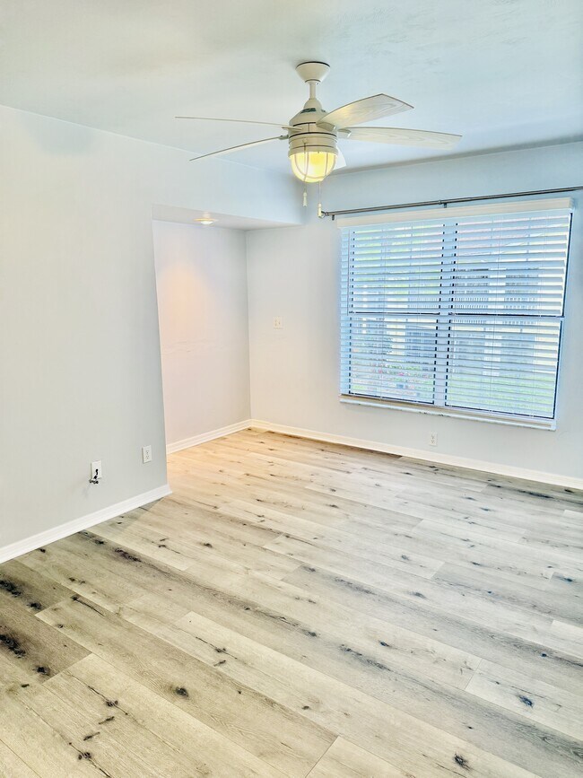 Building Photo - 2750 Kings Lake Blvd