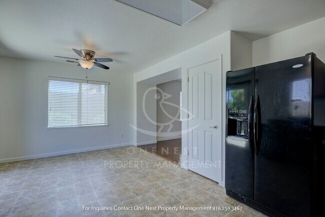 Building Photo - 4 Bedroom, 2 bathroom home with fenced yard