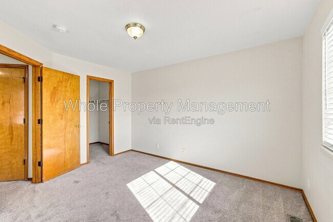 Building Photo - 3189 E 106th Ave