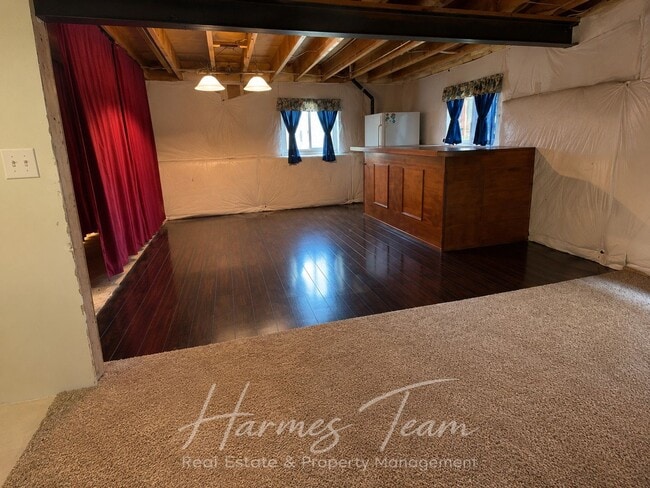 Building Photo - 5960 Grapevine Dr