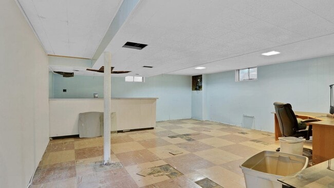 Building Photo - 8918 Parkside Ave