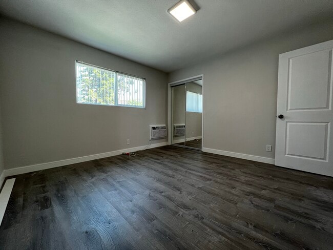 Building Photo - 429 W Elk Ave