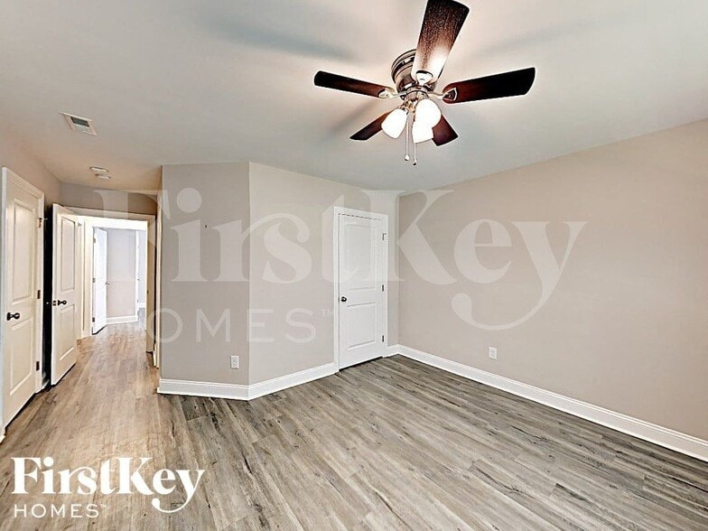 Building Photo - 839 Murphy St