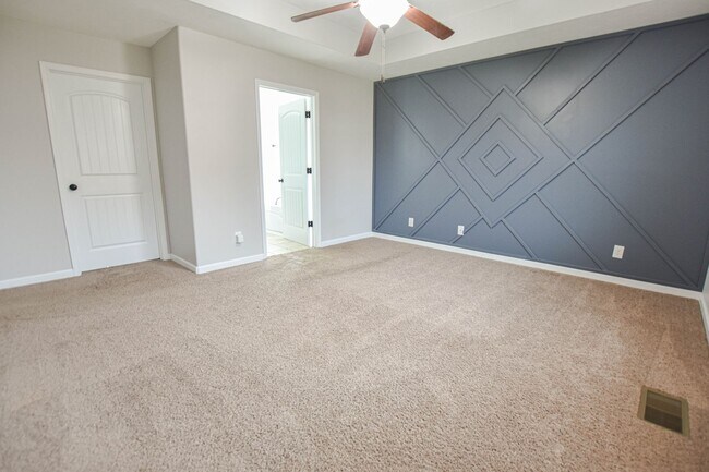 Building Photo - 3561 Aurora Dr
