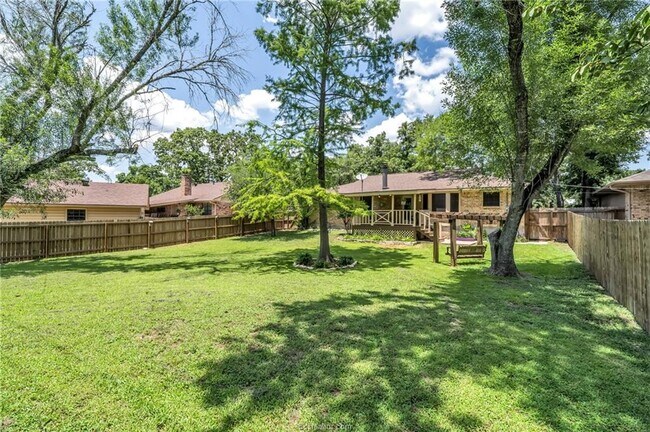Building Photo - 3016 Westwood Main Dr