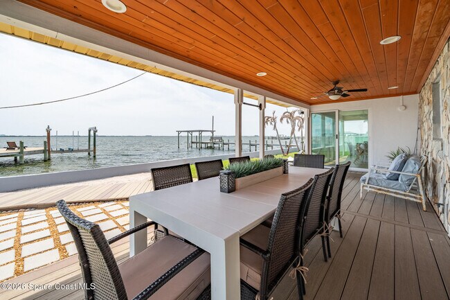 Building Photo - 1110 S Banana River Dr