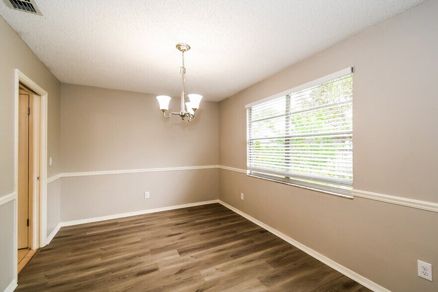 Building Photo - 3342 Laurel Grove N