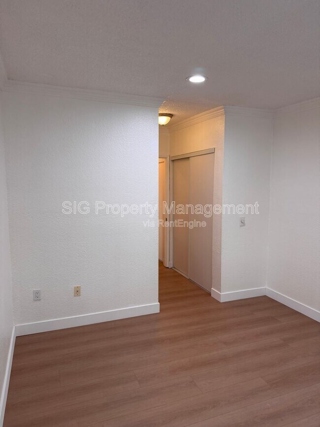 Building Photo - 10635 Sherman Grove Ave