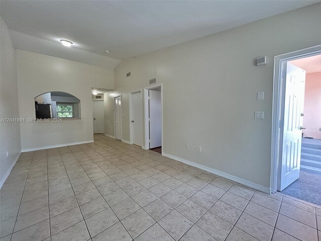 Building Photo - 1270 SE 28th Ct