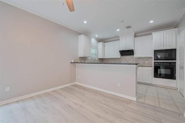 Building Photo - 7130 Harmony Cove