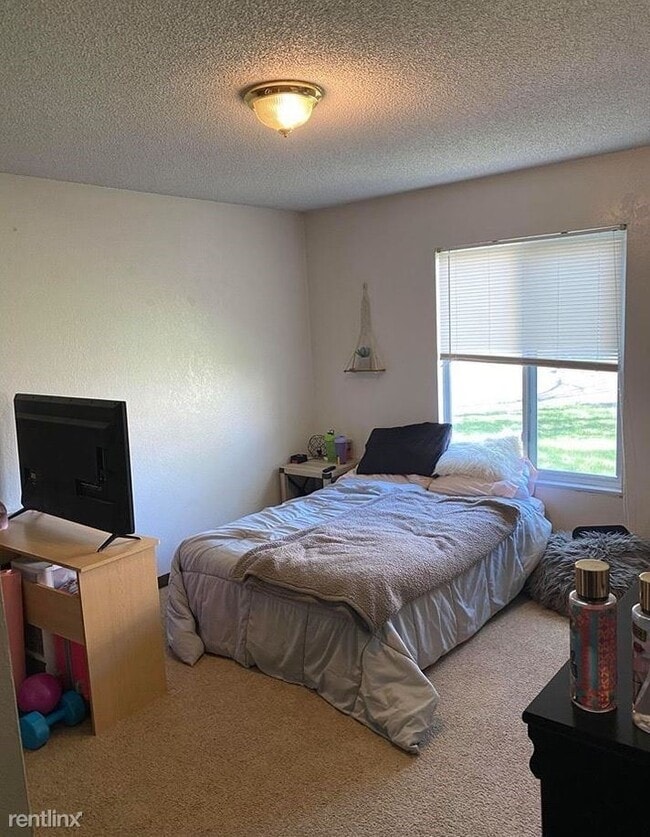 Building Photo - 2 br, 2 bath 4plex - Bunting Lane Apartments