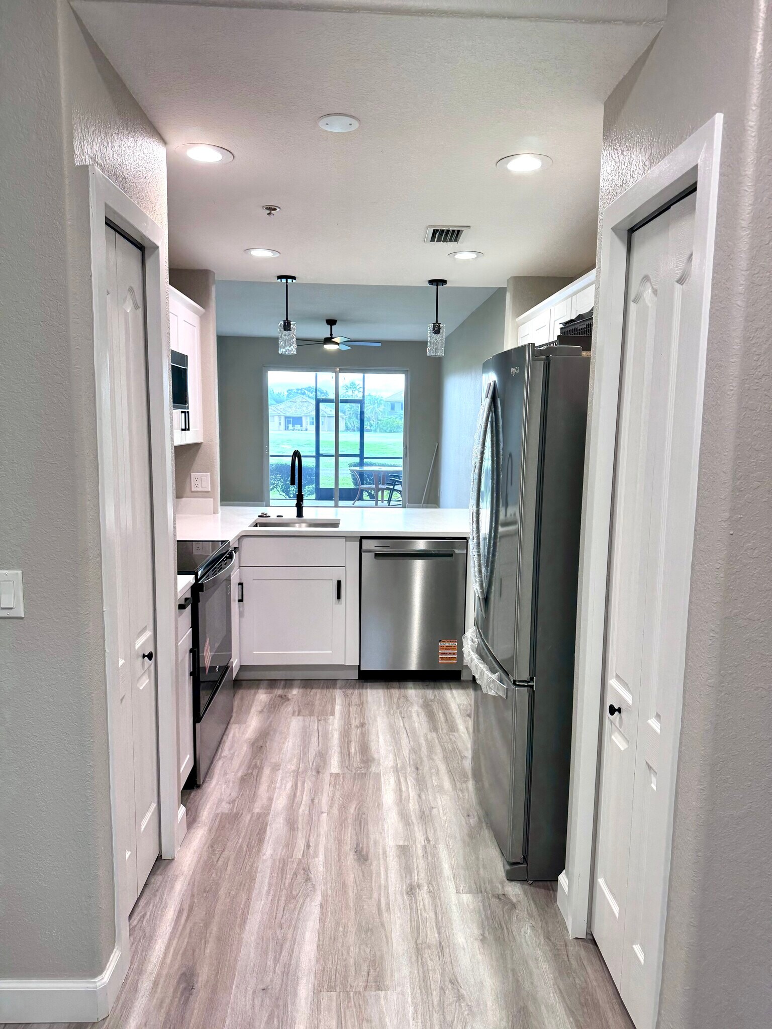Building Photo - 819 Fairwaycove Ln