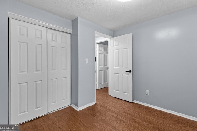 Building Photo - 5136 Rock Glen Dr