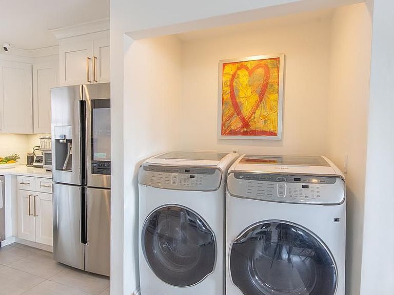 Building Photo - 201 Catherine St