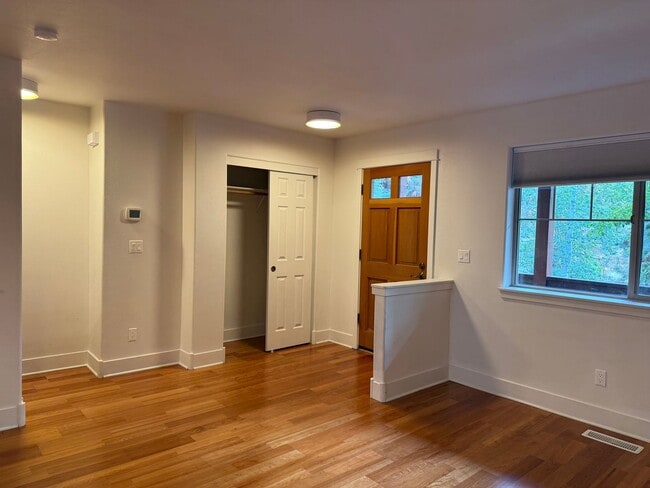 Building Photo - Beautiful 2 Bed/2.5 Bath Townhome on Bend's Westside - Shevlin Park Road