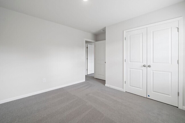 Building Photo - Almost Brand New Home 4 Bedroom with 2.5 b...