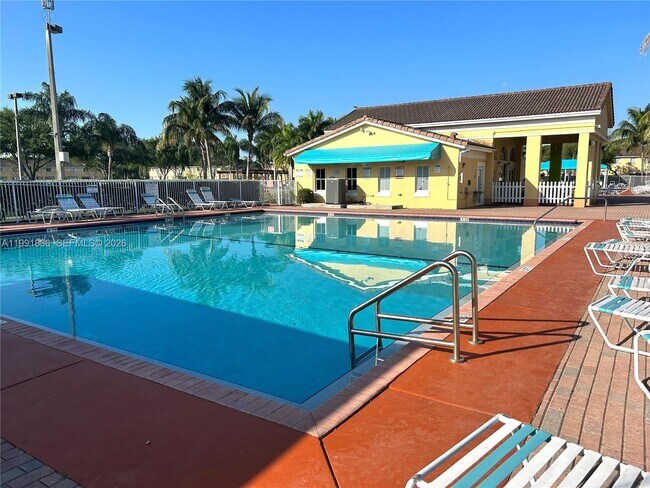 Building Photo - 1586 SE 27th Ct