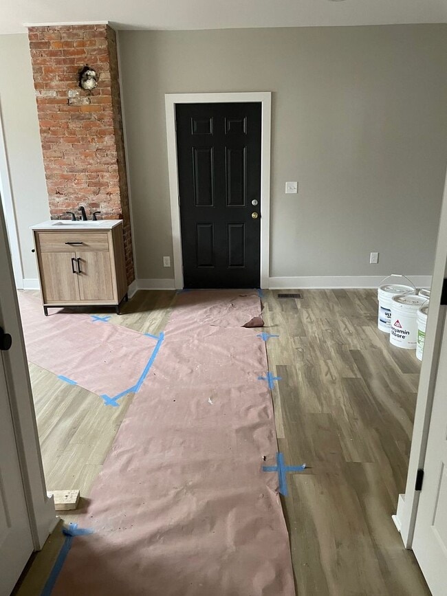 Building Photo - Shelby Park Amazing Newly Renovated 2 Bedroom House