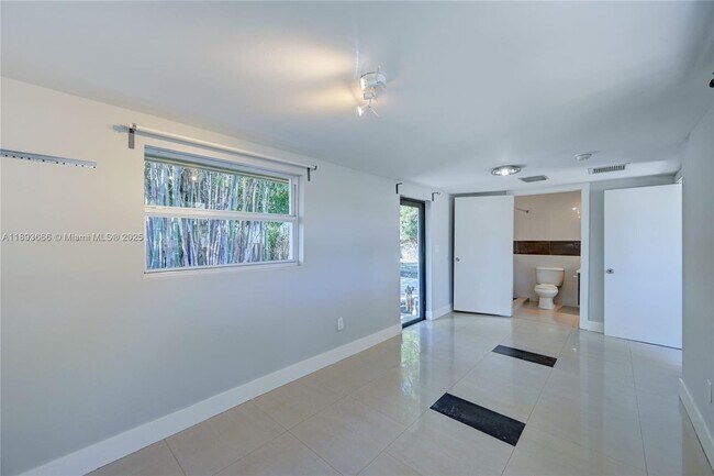 Building Photo - 4617 N Andrews Ave