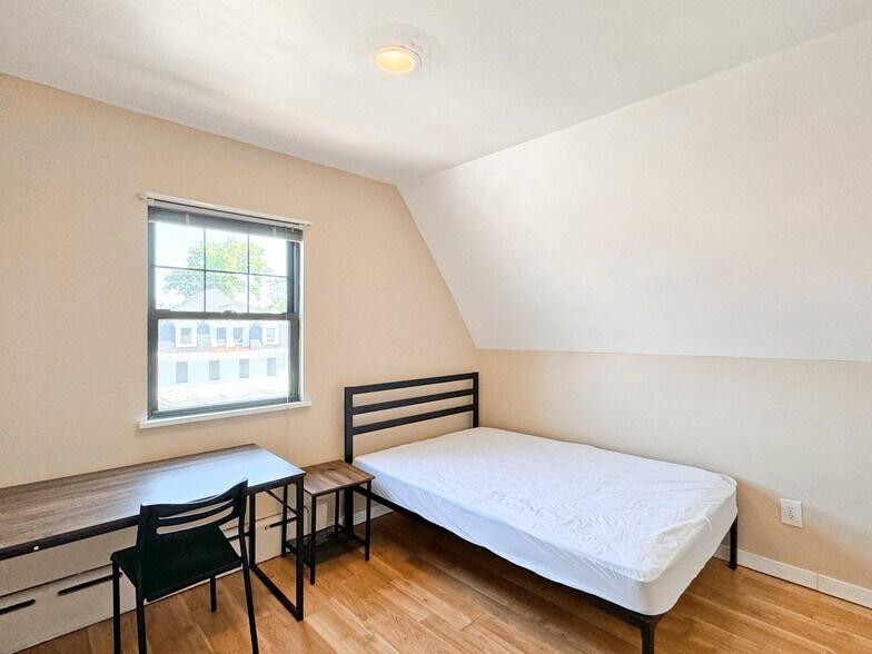 Building Photo - 5856 Darlington Rd