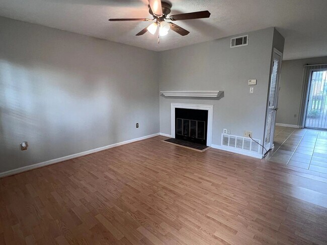 Building Photo - 122 Westwood Cir